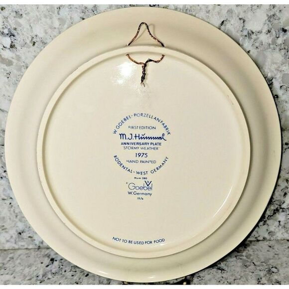 Hummel Stormy Weather 1st Ed Anniversary 10" Plate in Bas Relief by Goebel 1975 - Picture 3 of 5